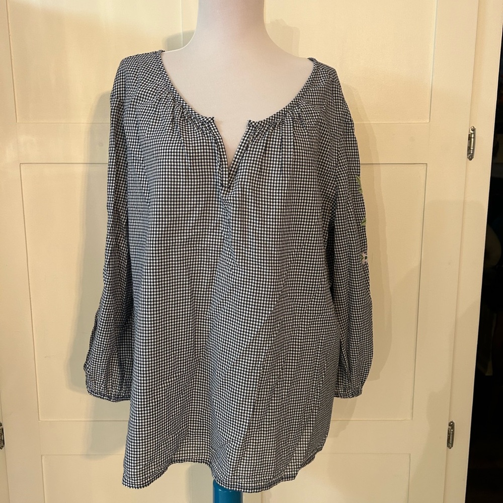Liz Claiborne Embroidered Sleeve top XXL